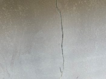 【野田市・流山市】外壁のひび割れ原因と補修方法！